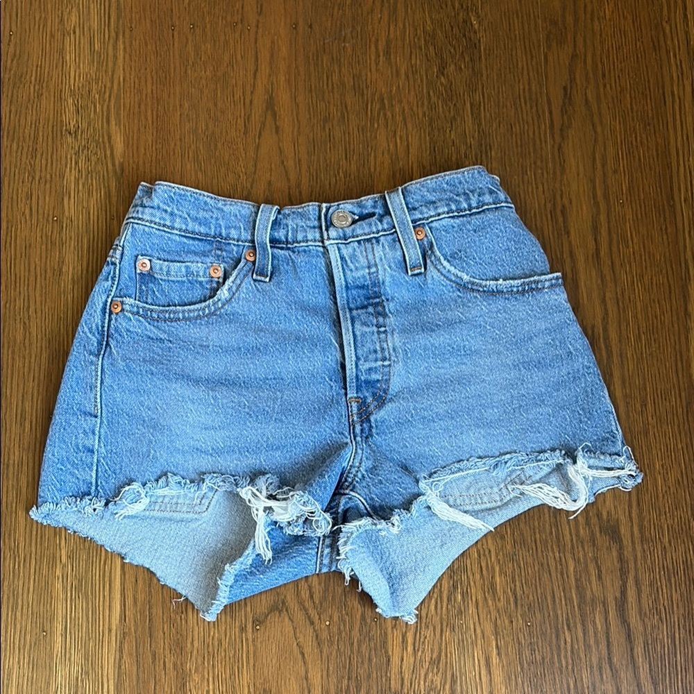 Levis 501 original women’s denim shorts size 25